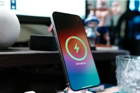 稷山苹果15换屏服务分享用什么充电器给iPhone15充电更好 